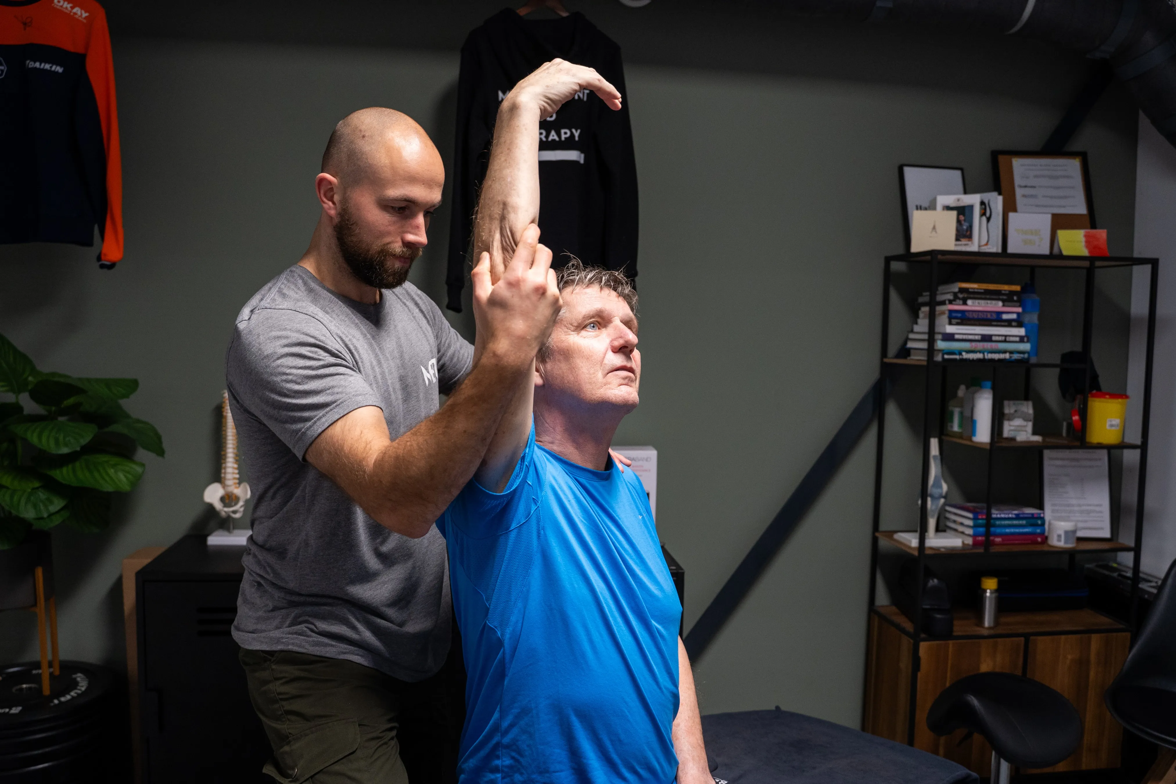 Manuele therapie schouder bij Movement Based Therapy